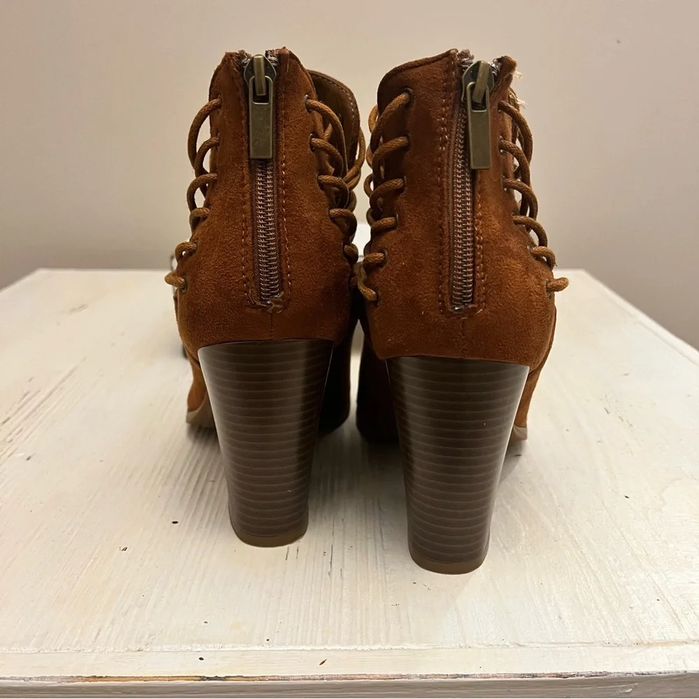Women's Bamboo Brown Tan Suede‎ Zipper Back Lace Sides Peep Toe Heels Size 9